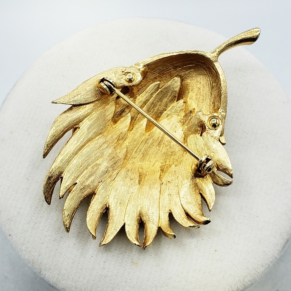 Vintage Goldtone Brooch / 70s / Leaf Pin - Picture 3 of 4